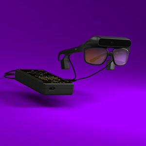 Vista frontal de las gafas NIIRA mostrando las lentes con protección UV y las cámaras integradas