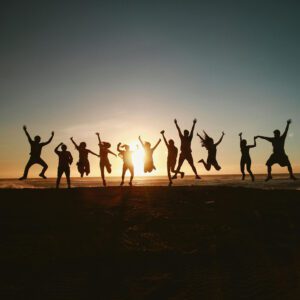 Equipo de Eyesynth en su sede tecnológica invitando a nuevos talentos a unirse al proyecto de innovación en accesibilidad