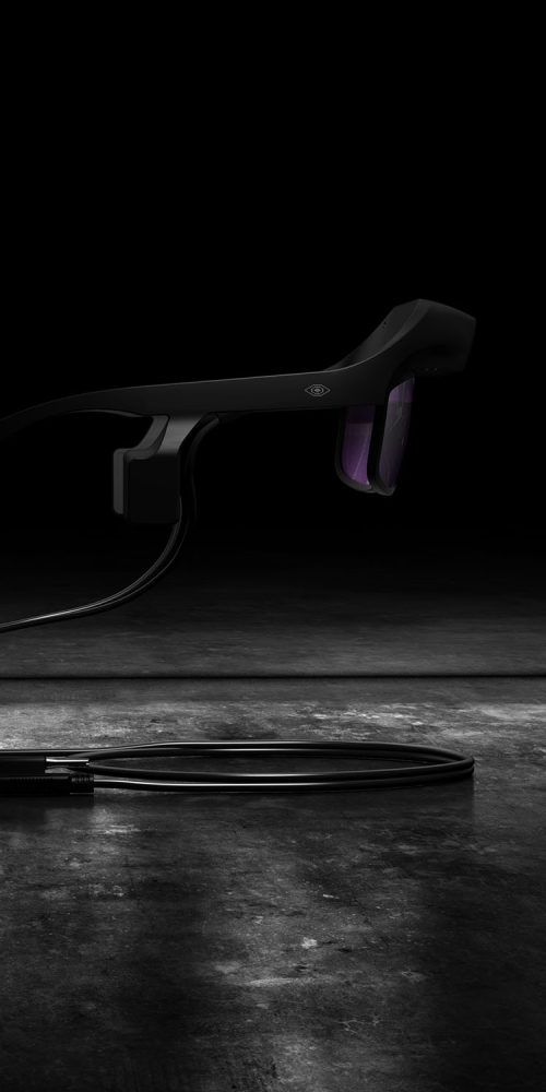 Vista lateral de las gafas NIIRA mostrando sus materiales y sensores