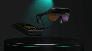 Detalle de NIIRA con sistema de audio por conducción ósea y diseño ergonómico