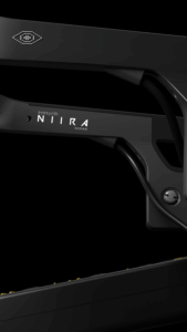 Detalle de NIIRA con sistema de audio por conducción ósea y diseño ergonómico